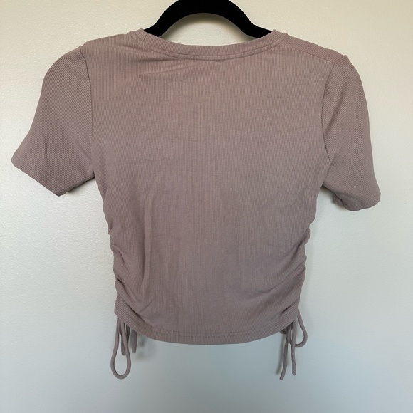 Side scrunch mauve tee size M - Picture 4 of 4
